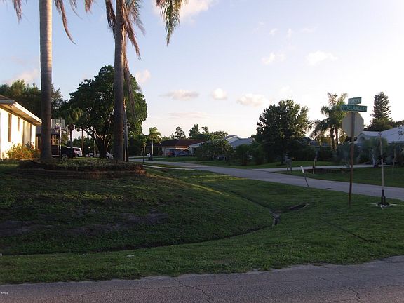 3rd image of 642 SE Delancey Lane