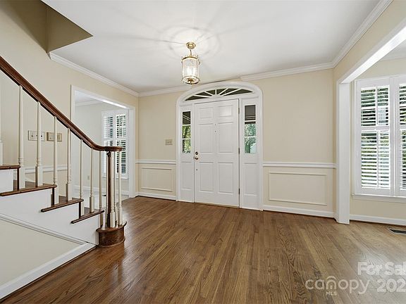 5th image of 147 35th Ave NE