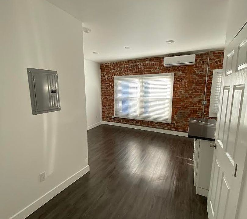 1st image of 1318 W Maryland St #105