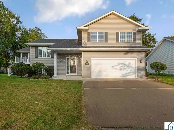 22 Fox Trl, North Mankato, MN 56003