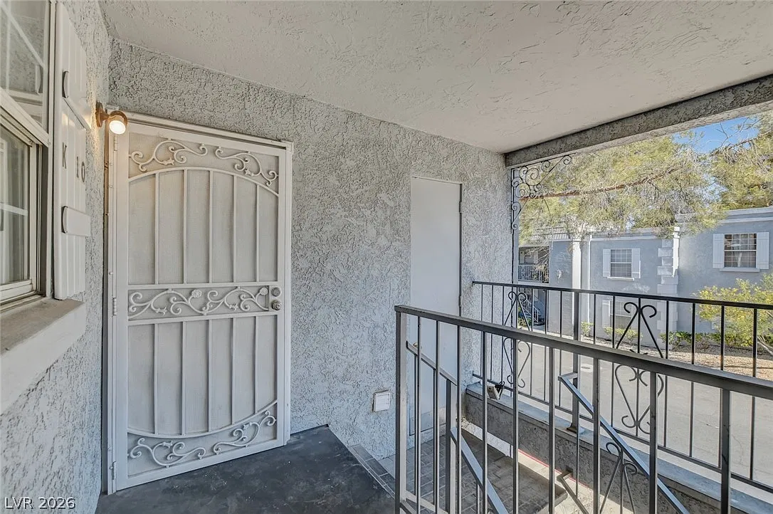 2 bed, 2.0 bath, 892 sqft, $1,150 — Photo 3