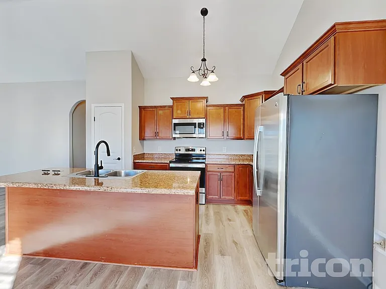 1862 Camelot Dr — Photo 5