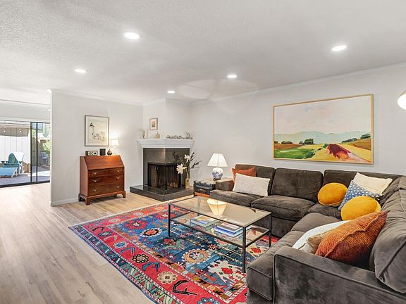 4th image of 1063 Commons Dr