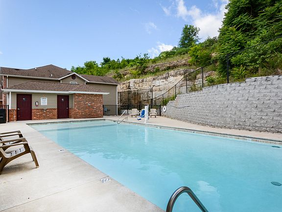 5th image of 2903 Vineyards Pkwy APT 2