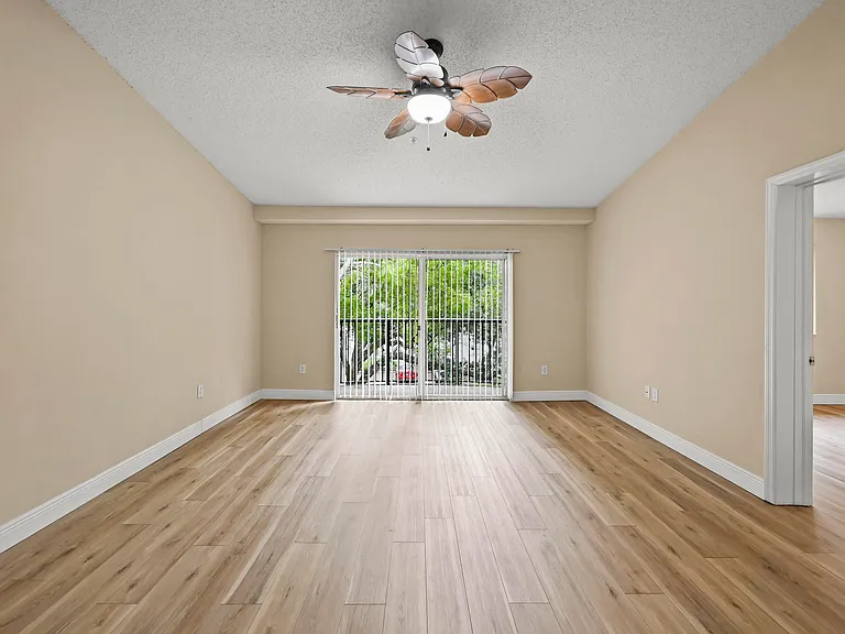 1100 Crestwood Ct S #S-1109 — Photo 5