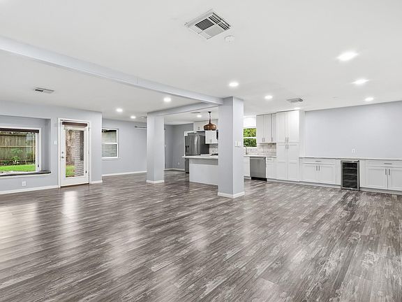 3rd image of 5347 Rutherglenn Dr