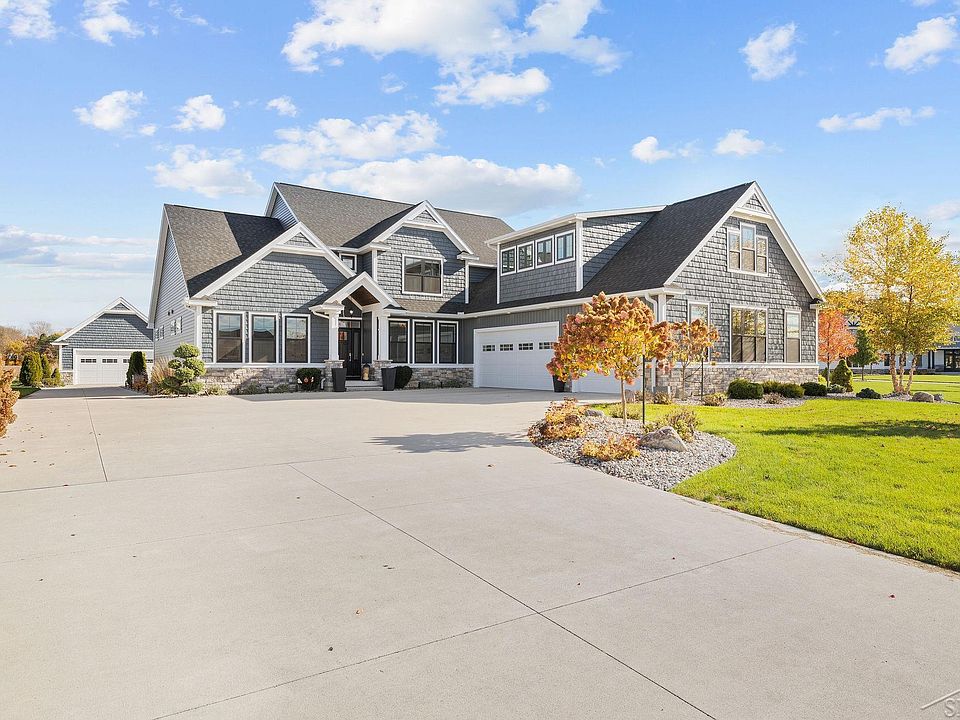 1st image of 8898 N Meadows Ct