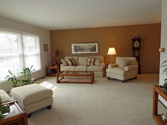 4th image of 851 Dartmouth Ct