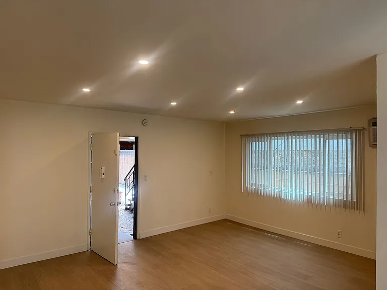 943 N Louise St — Photo 16