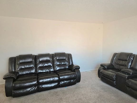 3rd image of 631 W Main St