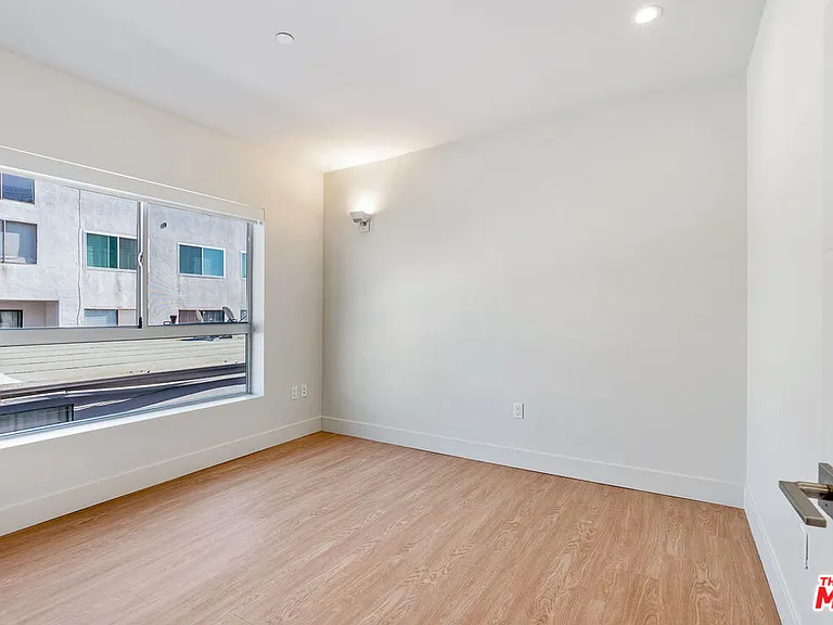 11837 Mayfield Ave #302 — Photo 10