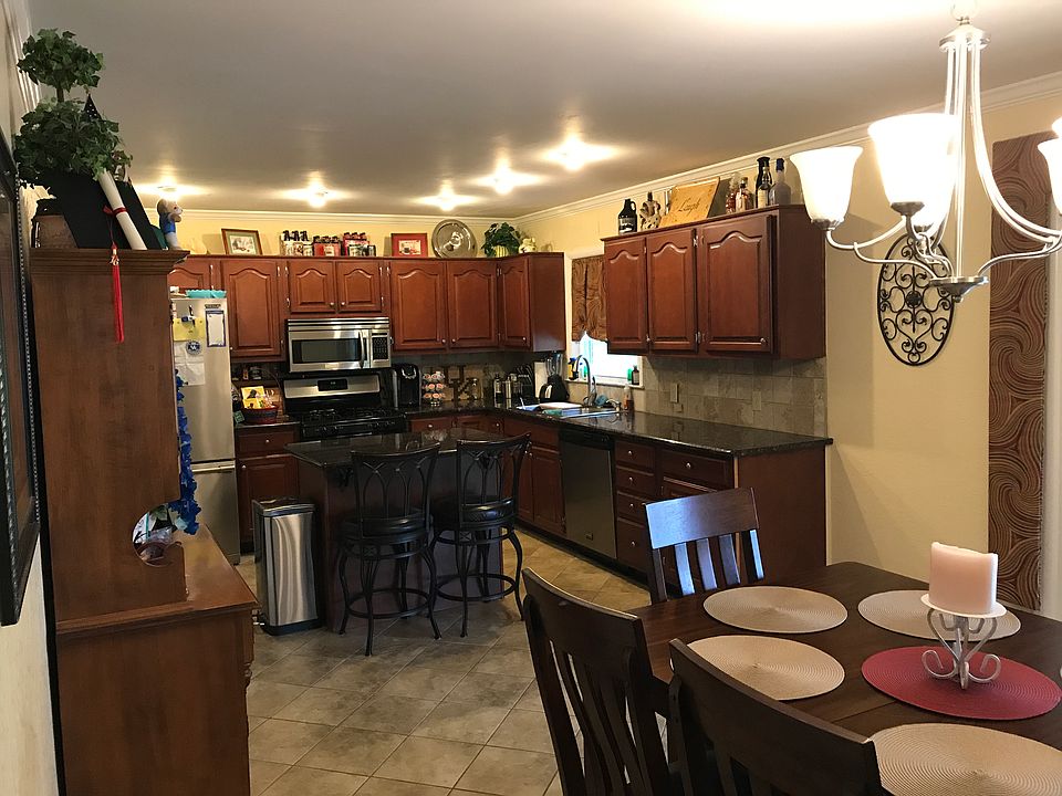 1st image of 211 Center St