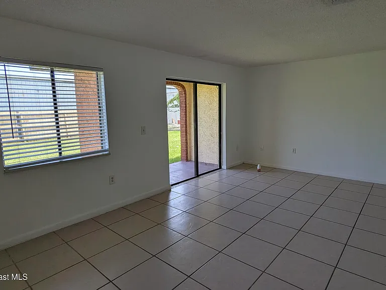 174 San Juan Cir — Photo 14