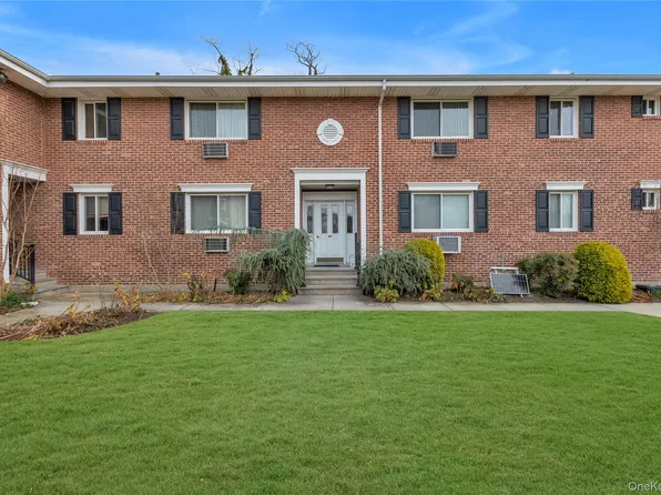 200 Merrick Road #I, Amityville, NY 11701