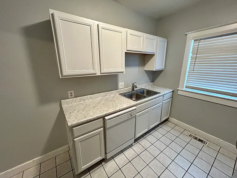 2821 N New Jersey St — Photo 9