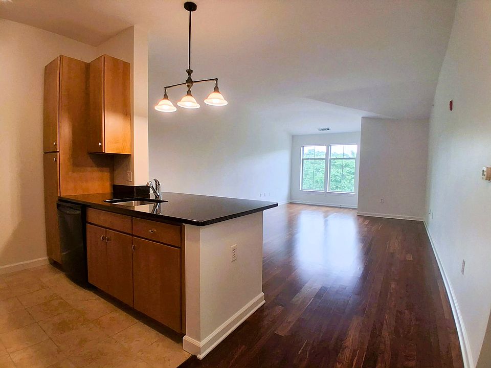 Welcome to Replace Place Condominiums! Tranquil, Newly Renovated Penthouse Condo, Convenient to Boston and Cambridge