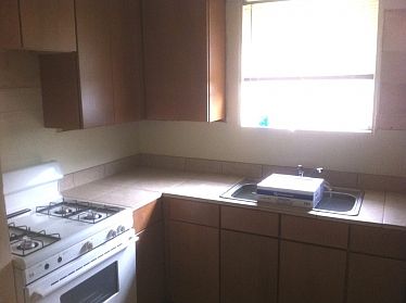 2nd image of 817 McGee St NE