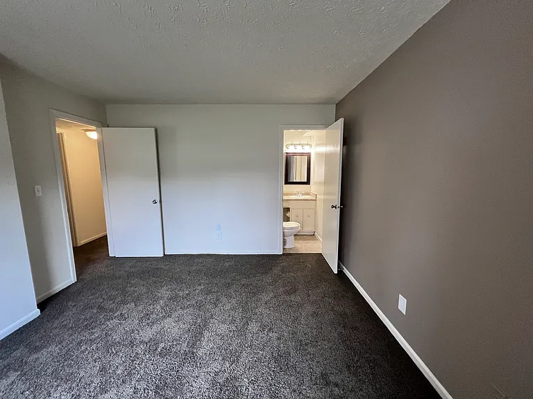 Derby Run Apartments — Photo 72