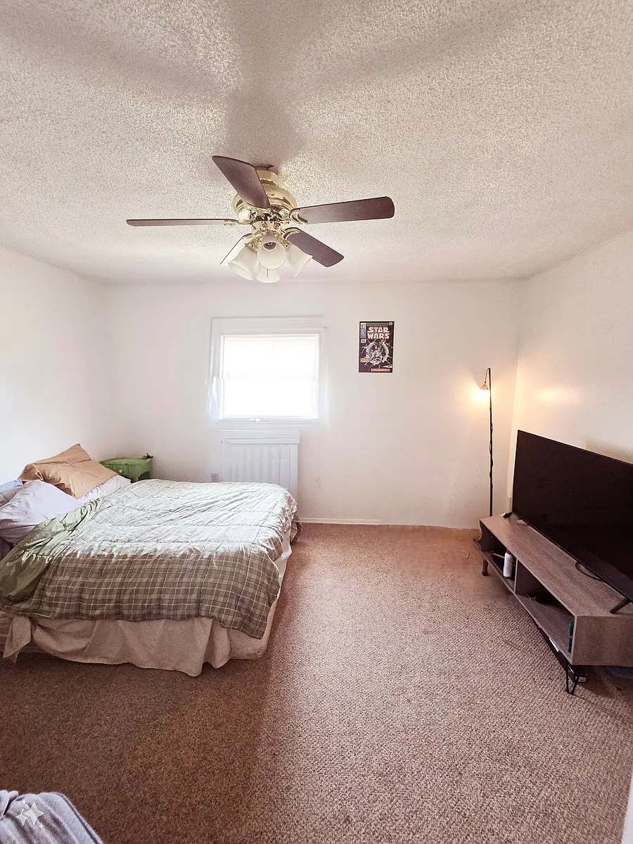 Building Photo - 2 bed, 2.5 bath, 850 sqft, $825