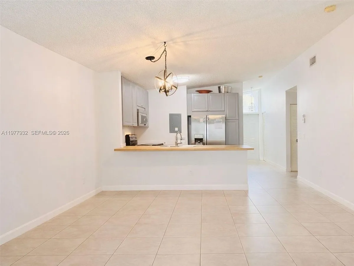 Building Photo - 614 Woodgate Cir #C