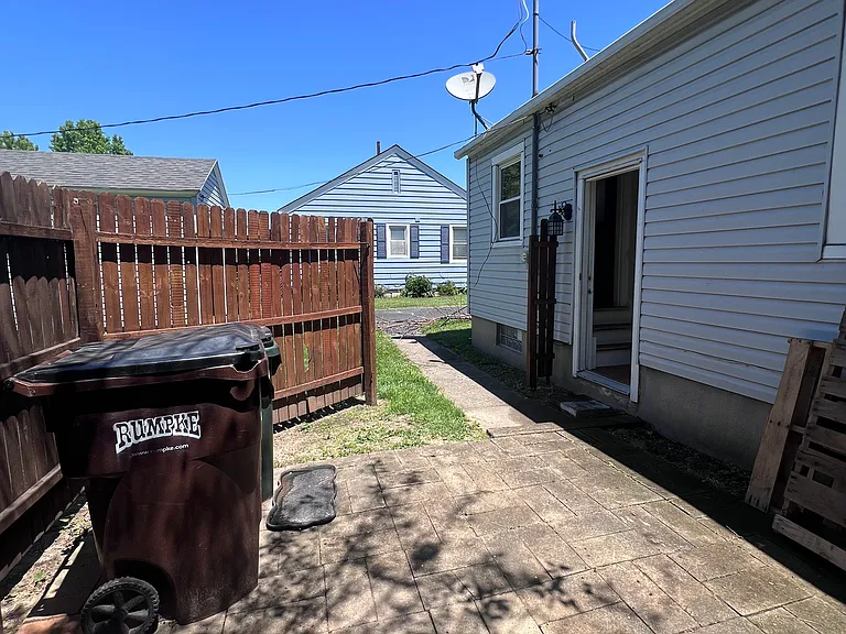 804 Stanley St — Photo 16