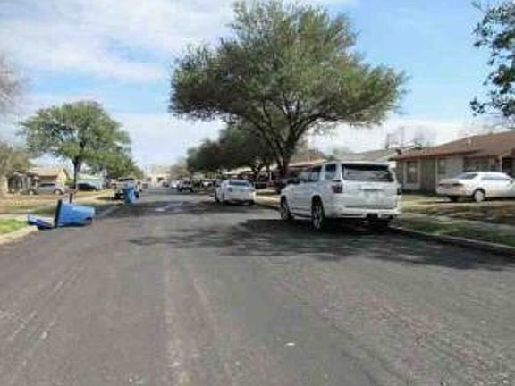 Exterior Neighborhood (street photo)