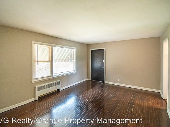 3rd image of 621 S 35th St APT 12