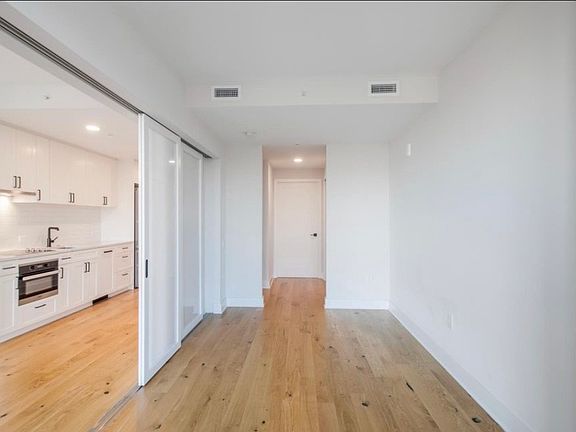 2nd image of 1211 Van St SE