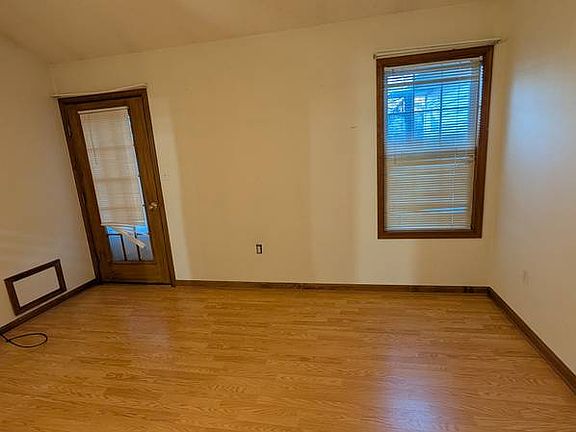 5th image of 807 Ripplebrook Dr