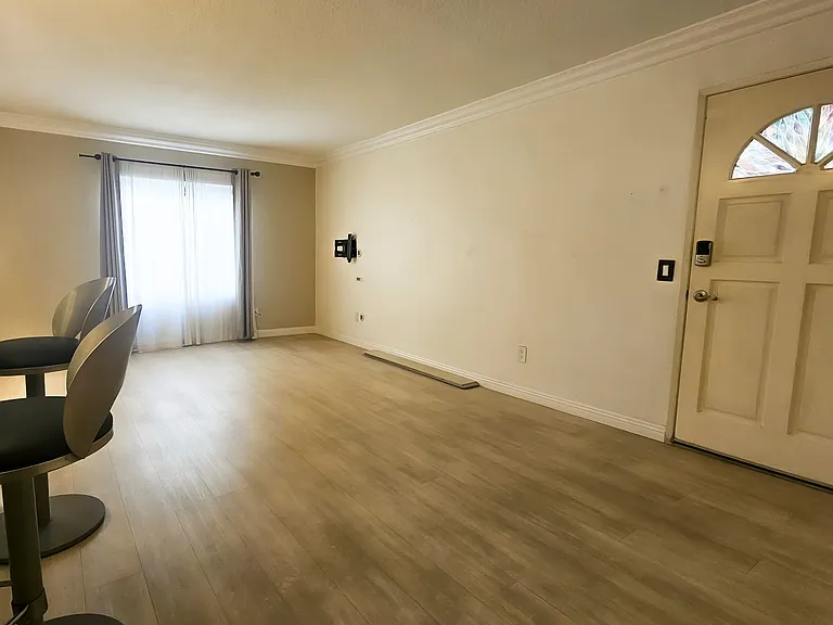 3425 E 15th St #4 — Photo 5