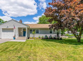 457 Surf Ave, Belford, NJ 07718