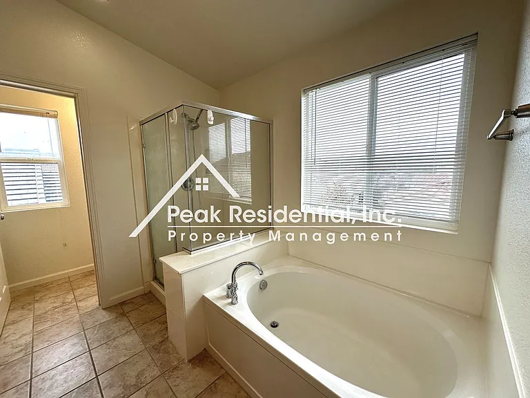 1811 Waterfall Dr — Photo 26