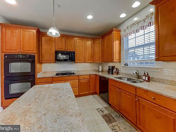 4th image of 43645 Albatross St