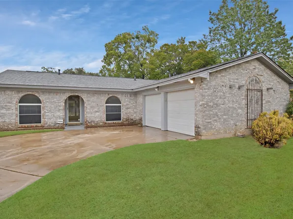 2304 Windsor Ct, Bedford, TX 76022