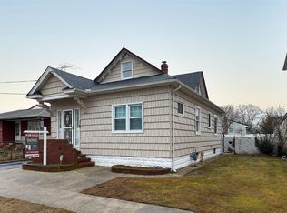 150 Vespucci Ave, Copiague, NY 11726