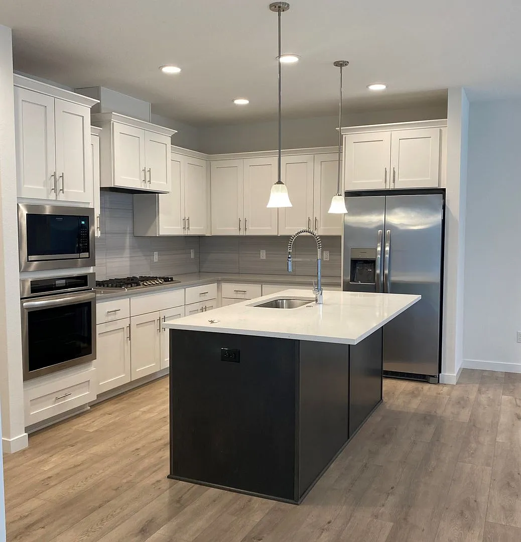 Newer Construction! Beautiful Brand Home Backs To Greenspace! Gourmet Kitchen, Open Landing, Fenc... — Photo 3