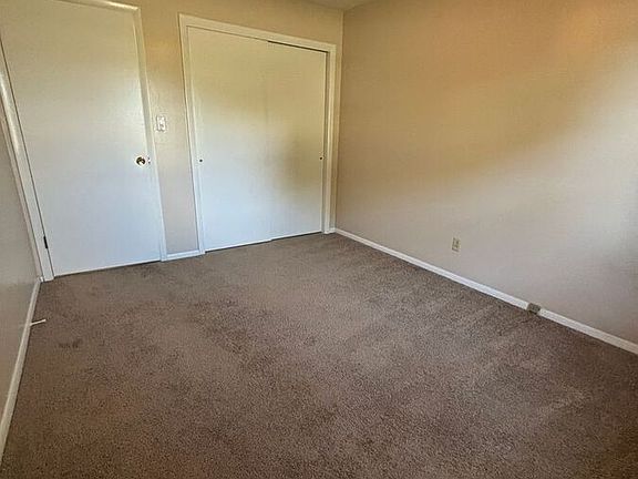 4th image of 109 N West Ln