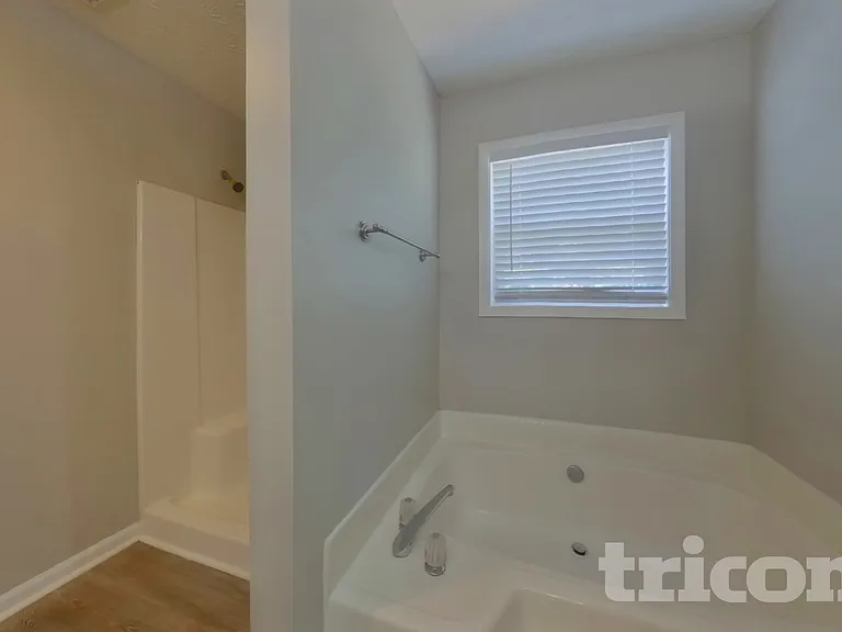 726 Westbury Dr — Photo 10