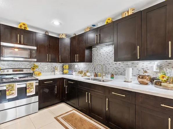 8544 Sheraton Dr, Miramar, FL 33025