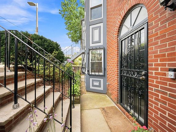 3rd image of 4 Herman St #1