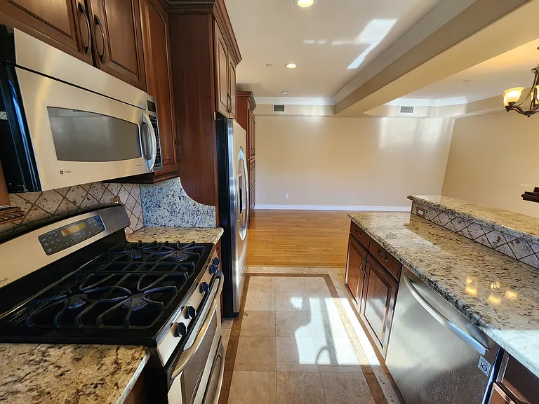 13620 Valerio St #10 — Photo 21