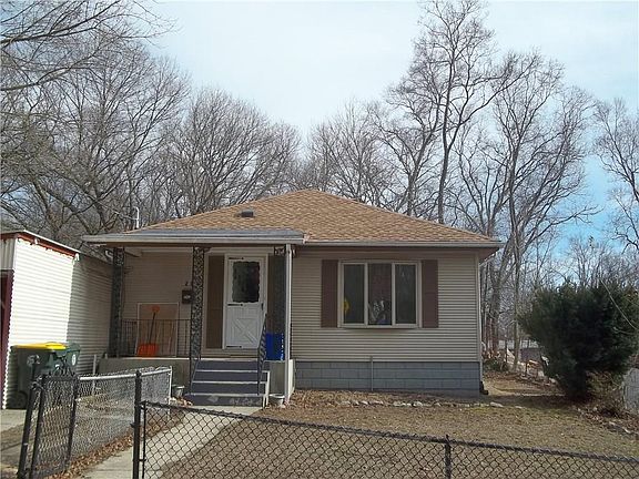 3rd image of 23 Woodland Ave