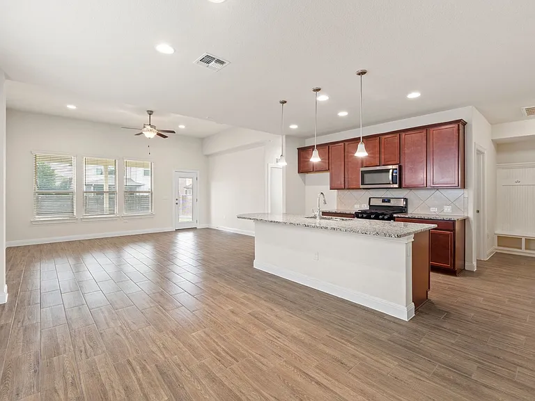 14011 Hedera Dr — Photo 3