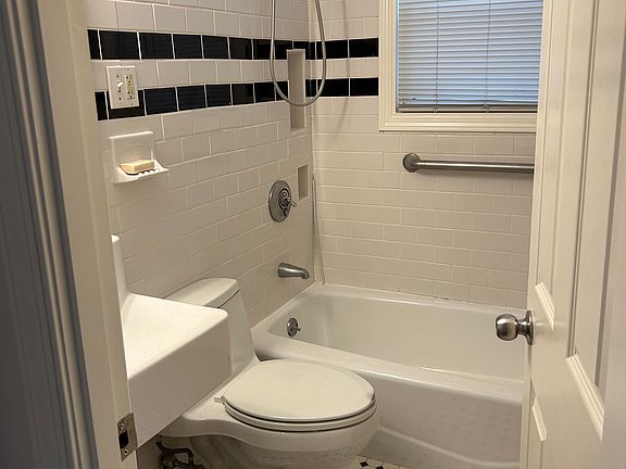 3rd image of 44 Litchfield St #1