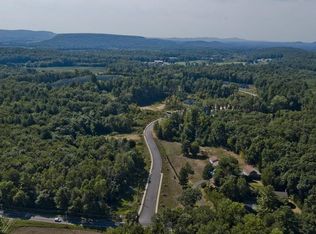 10 Noble Steed Xing, Southwick, MA 01077