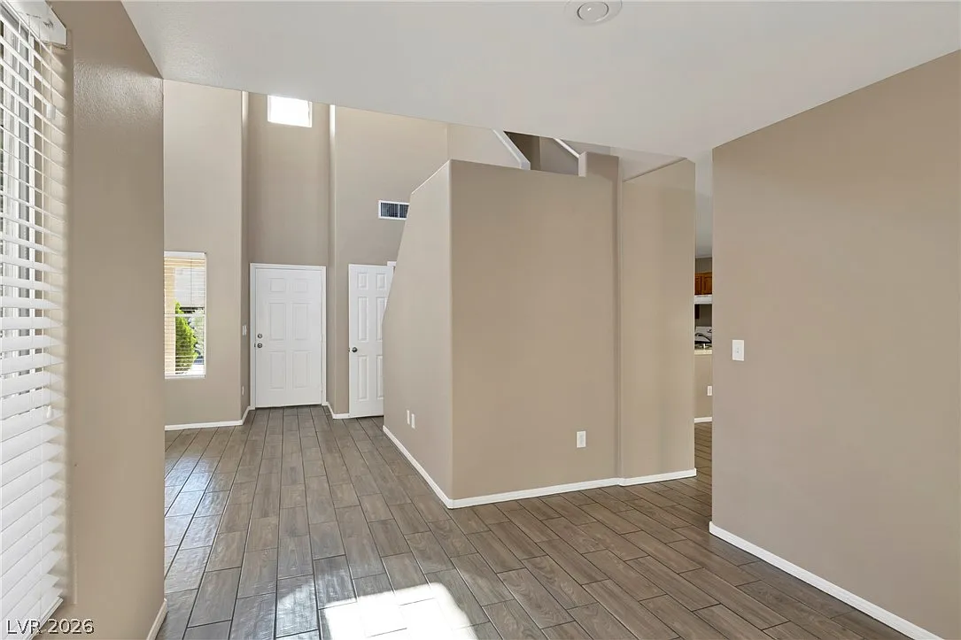 3 bed, 2.5 bath, 1648 sqft, $1,795 — Photo 3