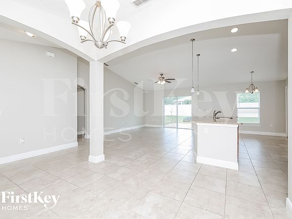 5th image of 2005 Maple Ln