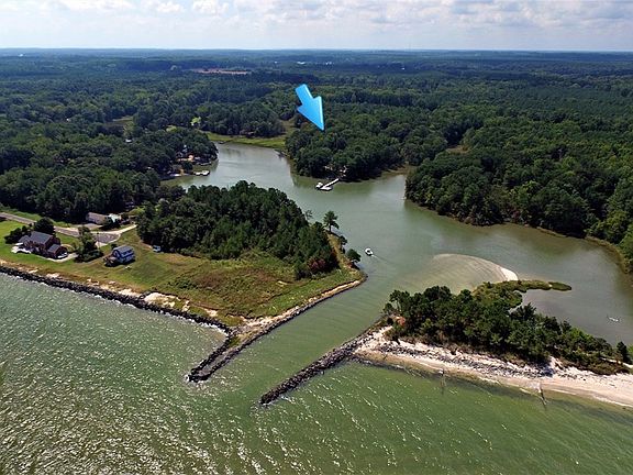 2nd image of 310 Flag Pond Ln