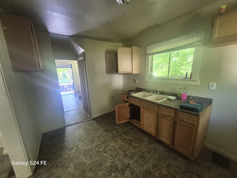 2041 Warner Ave — Photo 7