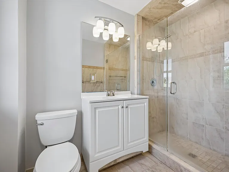 416 E Athens Ave — Photo 18
